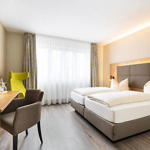 Zimmer mit Kingsize-Bett